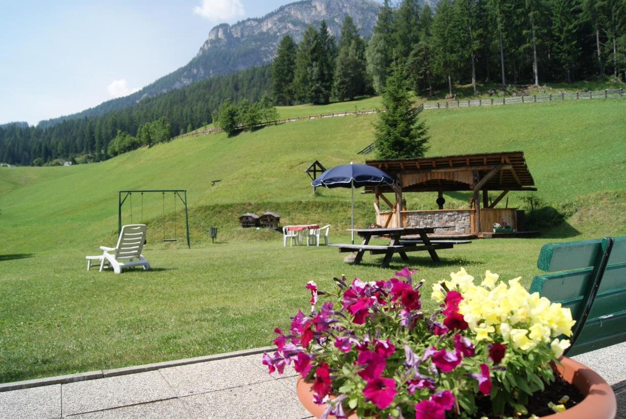Guesthouse Rungg Badia (South Tyrol) Exteriör bild